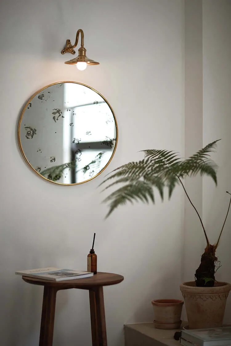 Antiqued Luxury Brass Circle Wall Mirror